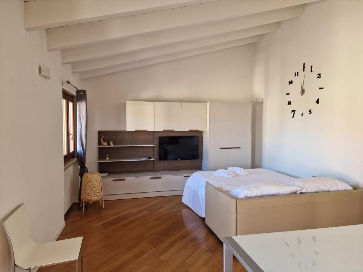 Vittoria Al Lago Apartment Desenzano del Garda Luaran gambar