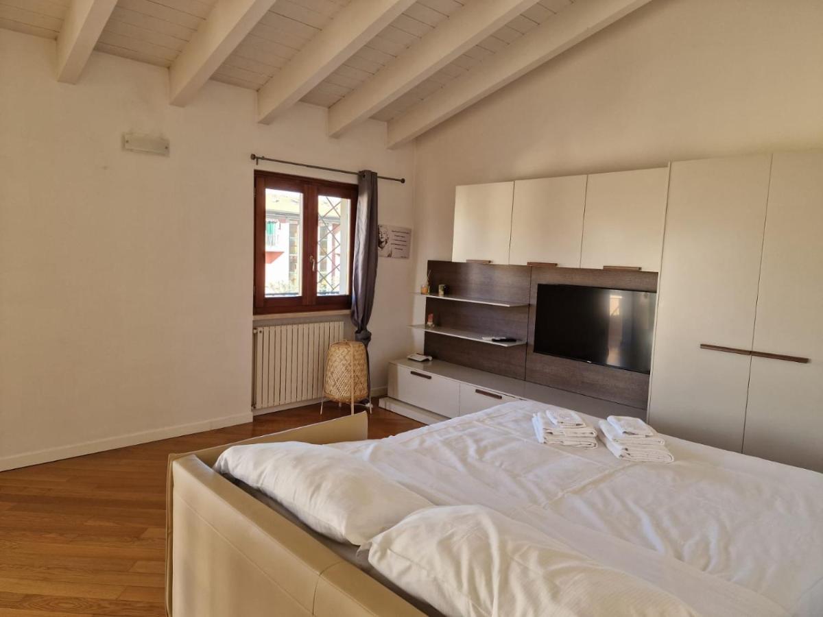 Vittoria Al Lago Apartment Desenzano del Garda Luaran gambar