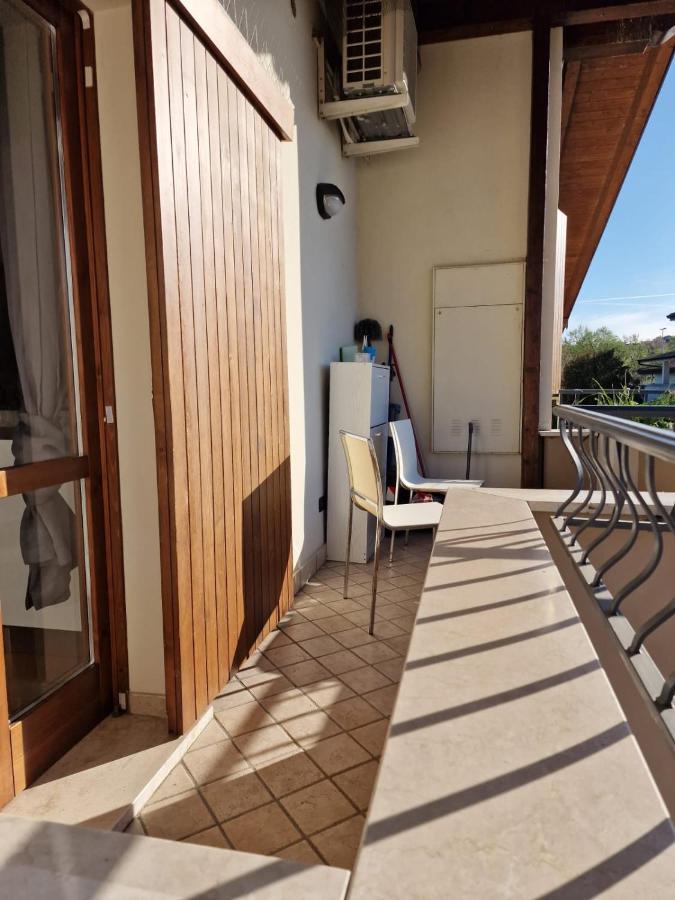 Vittoria Al Lago Apartment Desenzano del Garda Luaran gambar